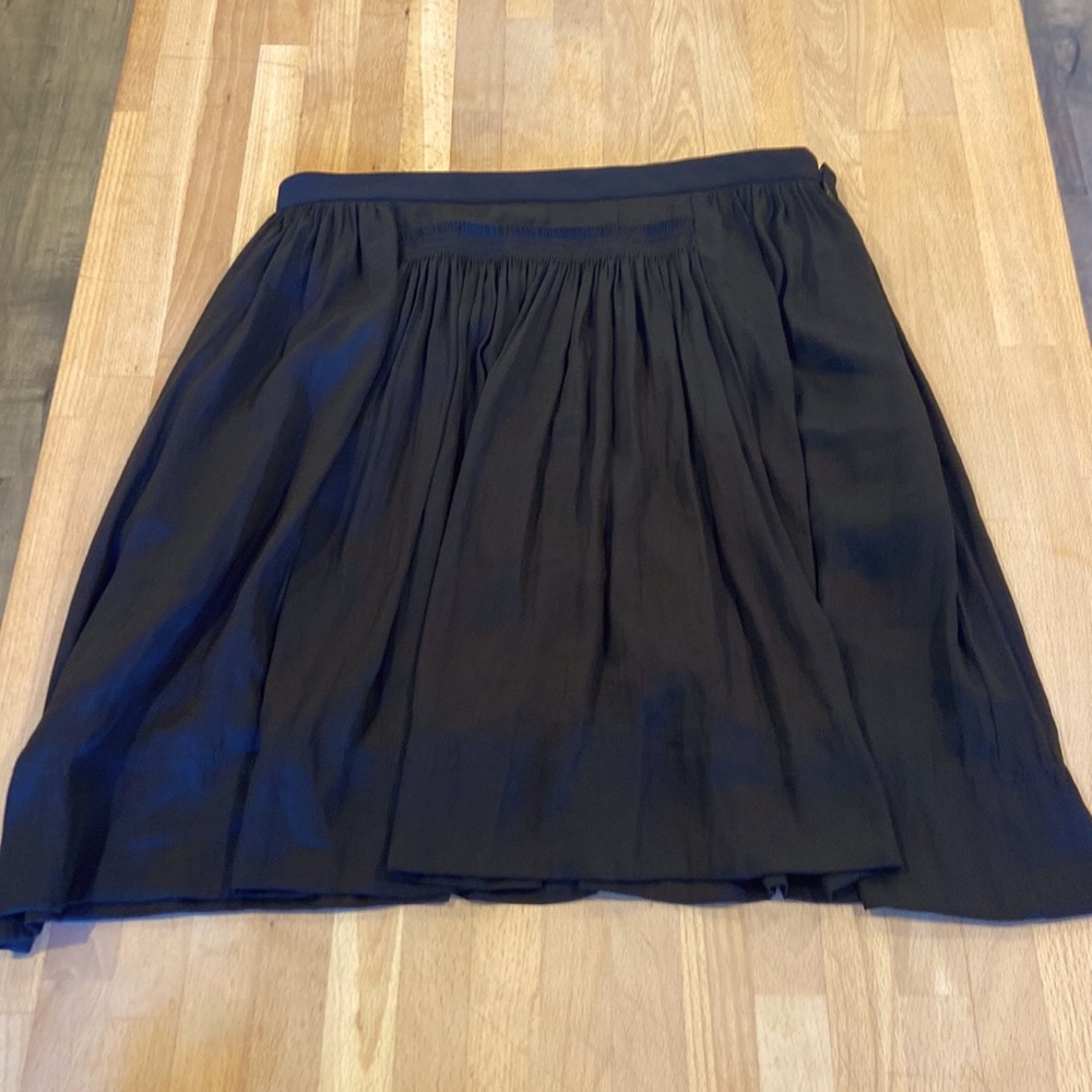 Black satin pleated ruffle front a-line skirt with pockets Sz 4 banana republic